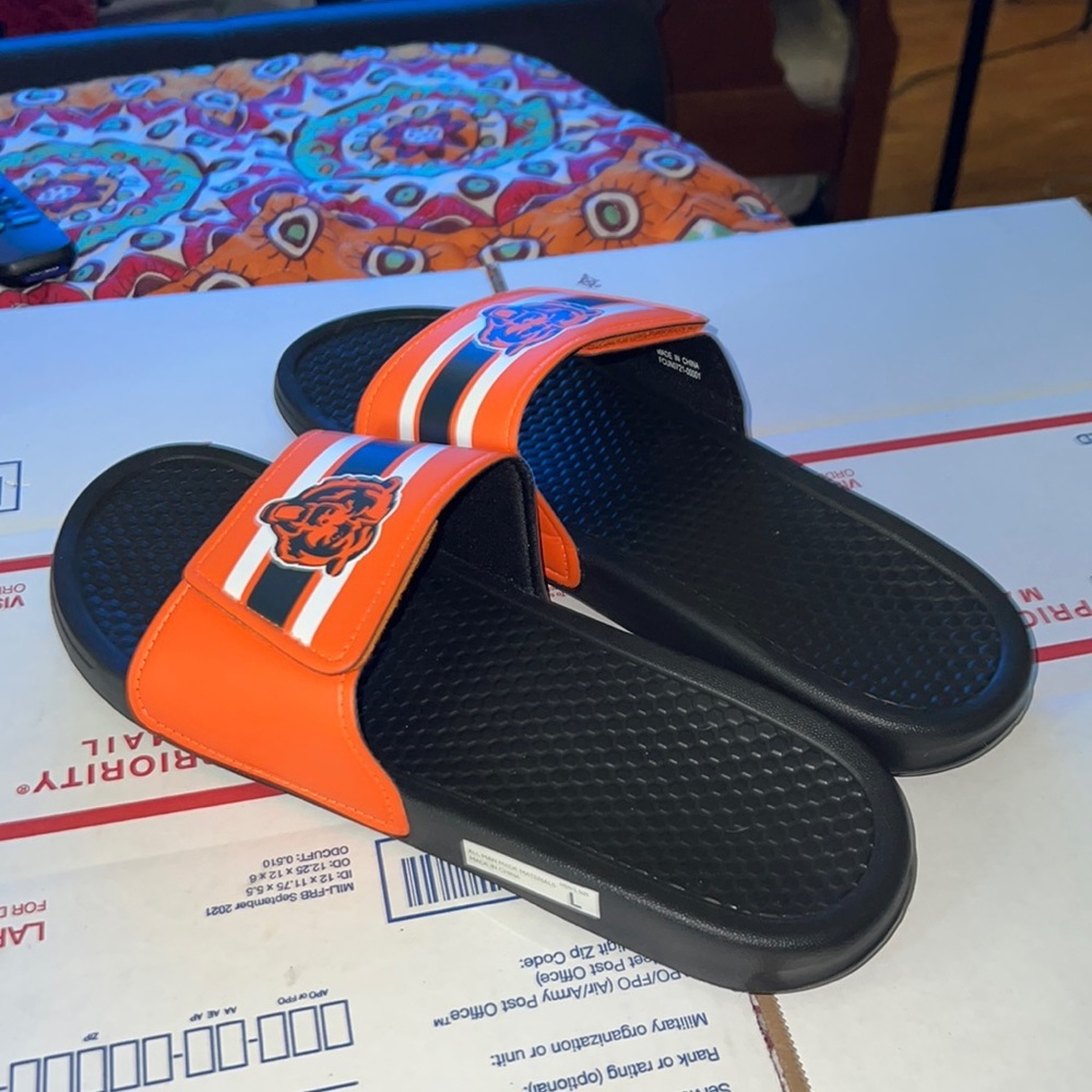 Men Chicago bear’s flip flop